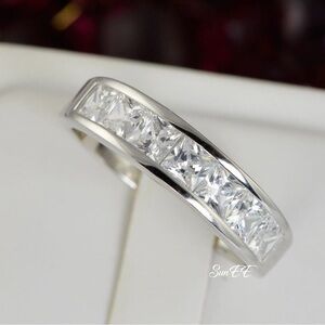 Elegant Sterling Silver Unisex Band with Clear Stones size 8.5